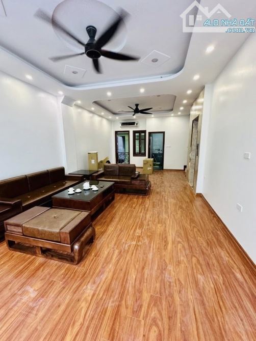 Bán nhà riêng Hoàng Quốc Việt, Cầu Giấy, 56m2, thang máy nhà mới, ôtô 10m ngõ thông 10.2tỷ - 1