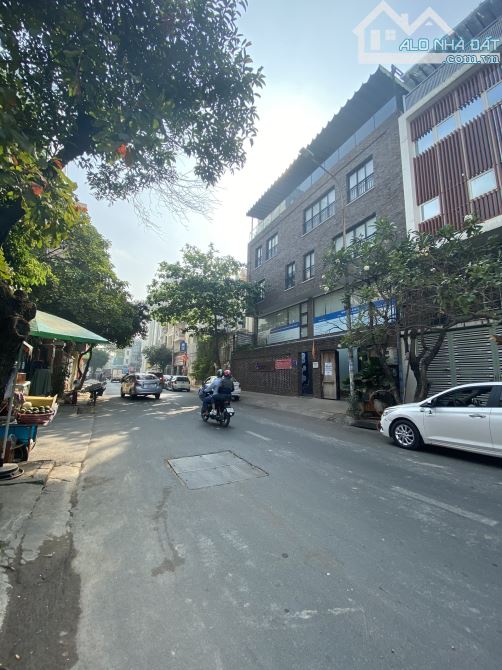 cần bán Nhà Hẻm Xe Tải Nguyễn Bỉnh Khiêm, Quận 1, DT: 13x14m - 3 Lầu. Giá 39 Tỷ - 1
