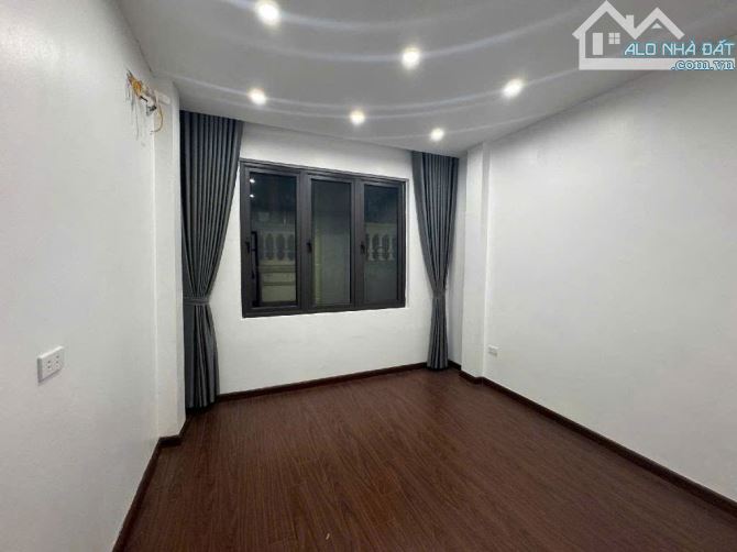 Triều Khúc - 30m ra oto - diện tích 30m- 5 tầng - giá 6 tỉ - 1