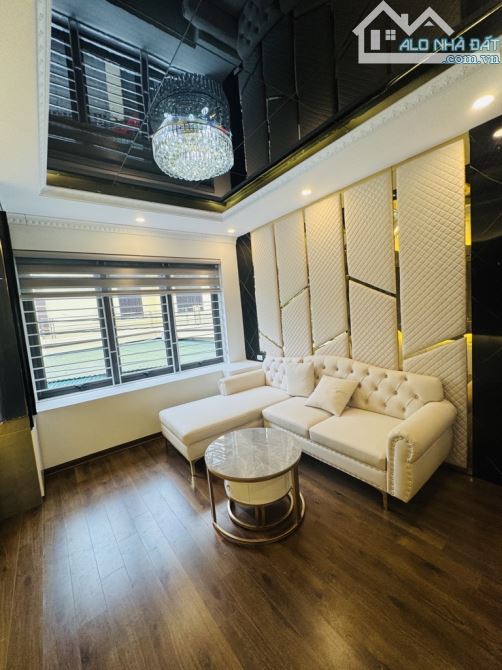 NHẤT KHU VỰC : Bán nhà Nguyễn Văn linh -Thạch Bàn - Long Biên -Lô Góc - Thang Máy - Ô tô - 1