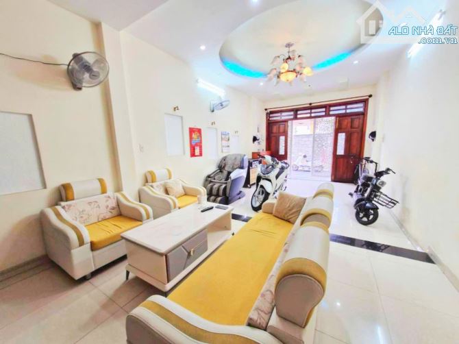 CHỦ KẸT TIỀN - NHÀ SIÊU ĐẸP 3 TẦNG BTCT - TRUNG TÂM LINH CHIỂU, THỦ ĐỨC GIÁ CHỈ 7.5 TỶ - 1