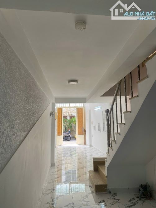 Bán nhà quận 1- Hẻm xe hơi 6m- 4 tầng đúc- 4pn+4wc- sổ hồng hoàn công đủ-6 tỷ x - 1