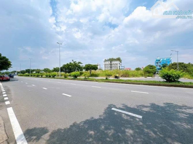 Căn góc 2 mặt tiền đường D4 Phạm Hùng nối dài, Phước Lộc Nhà Bè, 2 tầng 15x16m, 16.5 tỷ - 1