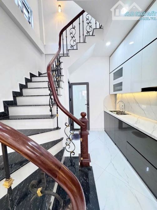 --- SIÊU HIẾM -NHÀ LÔ GÓC – THANG MÁY NHẬP KHẨU – Ô TÔ ĐỖ NGÀY ĐÊM – 6 Tỷ ( TL giá trực ti - 1