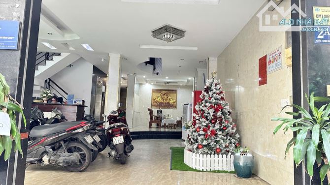 Cạnh Mặt Tiền đường  Nguyễn Thị Minh Khai 123m2 Giá 39,9 tỷ còn thương lượng - 1