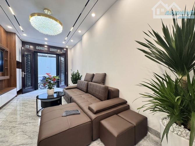 Bán Gấp Nhà 102 Vũ Xuân Thiều, Sài Đồng, Long Biên, 50m2, 5 Tầng, ô tô, full nội thất - 1