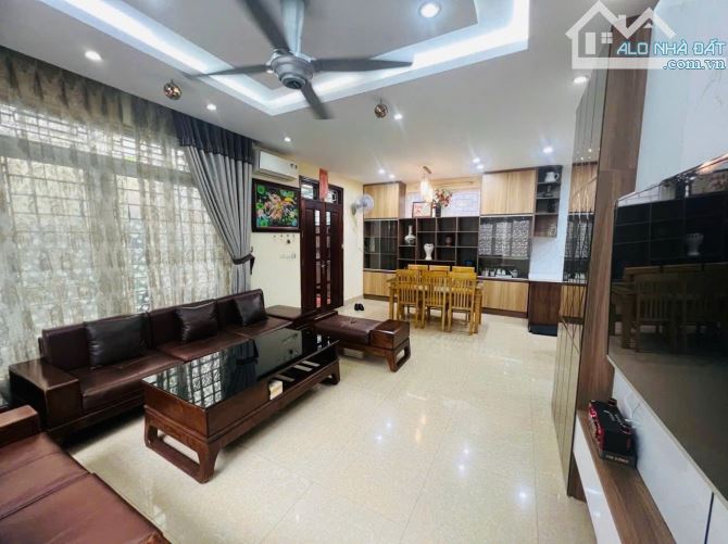 Cho thuê nhà nguyên căn tại Ngõ Xuân Đỉnh, Xuân Đỉnh, Bắc Từ Liêm. DT 70m x 3 tầng, giá - 1