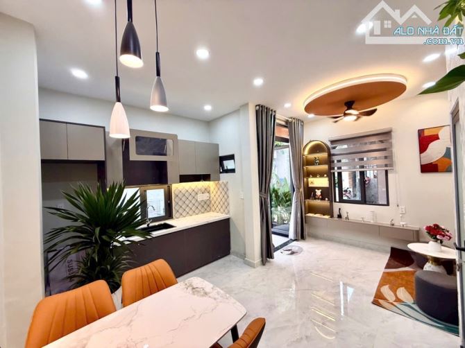 Chỉ hơn 3 tỷ nhà 2 tầng Nguyễn Thiện Thuận P24 Bình Thạnh - 1