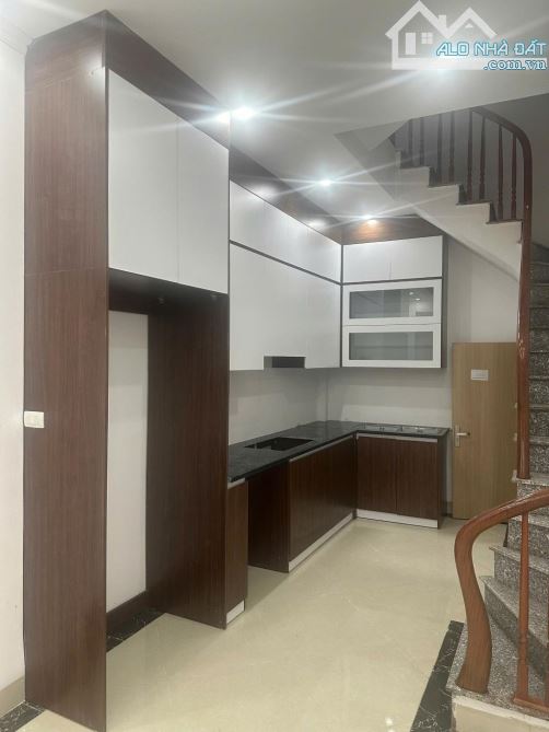Bán nhà phố Việt Hưng 50m 5 tầng nở hậu nhà mới ở ngay - 1