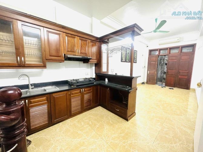 Bán nhà phố Việt Hưng 5 tầng 32m ô tô vào nhà - 1