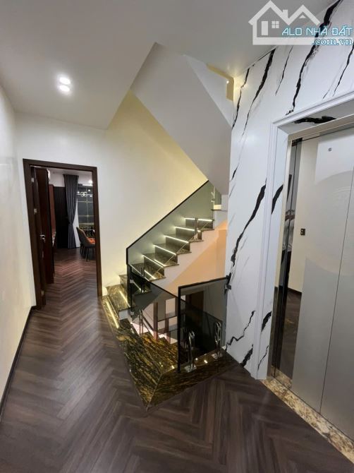 Bán toà căn hộ dịch vụ 18 phòng khu phân lô Văn Cao - 240m2 - ngang 12m - giá 23 tỷ - 1