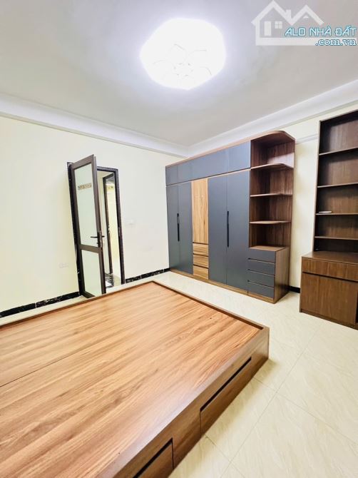 BÁN NHÀ BÁT KHỐI, Ô TÔ ĐỖ CỔNG - FULL NỘI THẤT 30M² X 5 TẦNG 5,1 TỶ - 1