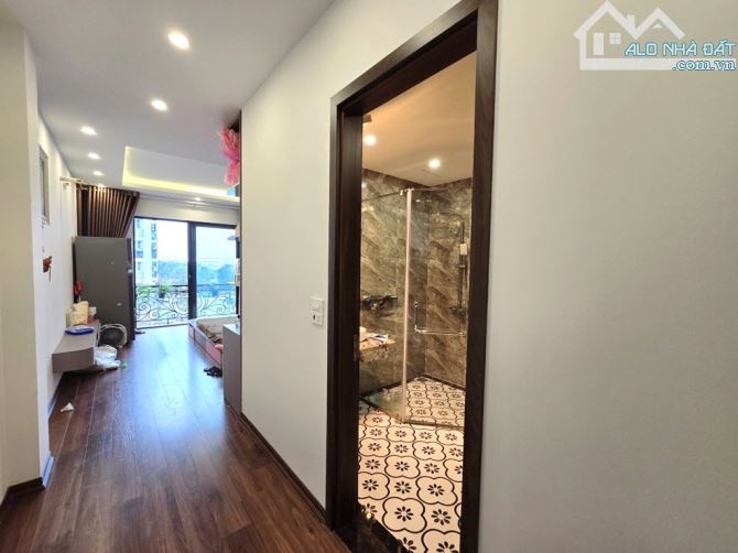 Bán nhà 6 tầng, thang máy, ô tô vào nhà tại Long Biên - 45m2/ 14.4 tỷ, gần Trường Quốc tế - 12