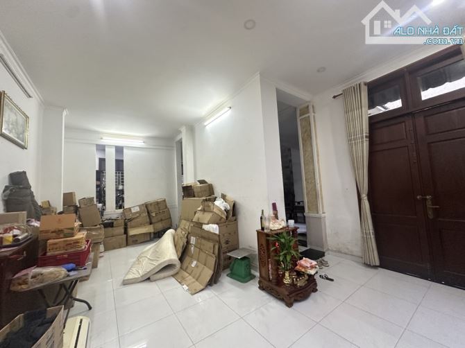 BÁN GẤP  BIỆT THỰ,  HAI MẶT TIỀN NHÁNH LÊ VĂN KHƯƠNG QUẬN 12, DT 515 M² (5.5× 40),  3 TẦNG - 13