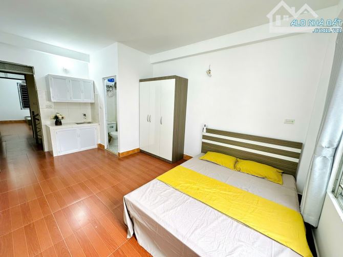 Cho Thuê CCMN 81 Trung Kính Cầu Giấy 25m2 Cửa Sổ Ban Công Thang Bộ Full Đồ Trống 16 Phòng - 17