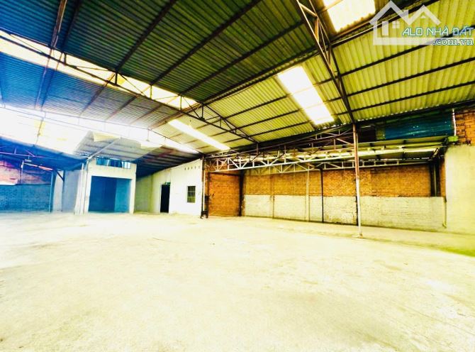 Bán Nhà Mặt Tiền Hóc Môn -780M2 -Cấp 4 - Đường Nhựa 14M -  Chỉ 15,4 Tỷ. - 2