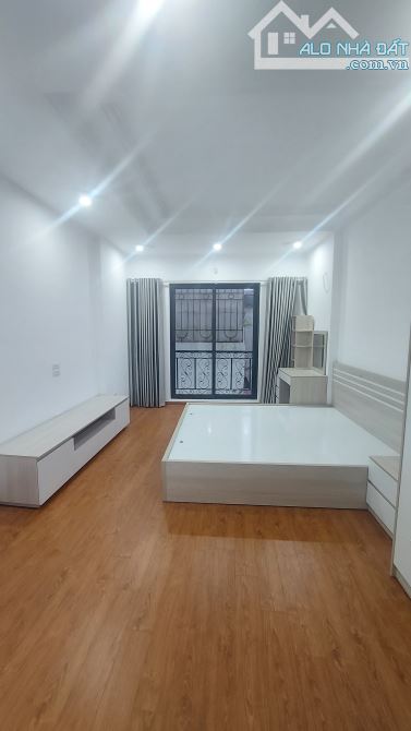 Bán gấp giá rẻ Văn Chương 28m/35m, 5 tầng, mặt tiền 7m, 7.15 tỷ Đống Đa. - 2