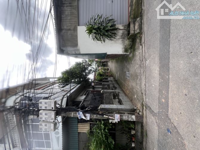 THẠCH BÀn - BÁN ĐẤT TẶNG NHÀ CẤP 4 -KHU DÂN TRÍ CAO  - Ô TÔ 4 CHỖ ĐỖ CỬA - 2