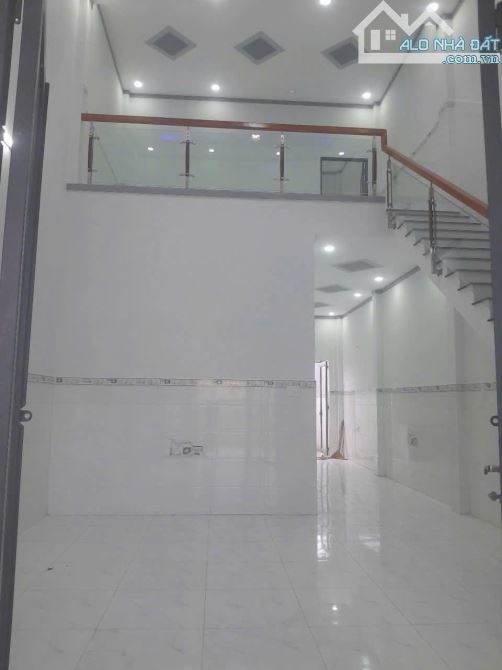 Cần bán gấp căn nhà 1 trệt 1 lửng mới 80m2 ở Thới Tam Thôn - Hóc Môn giá 760 triệu. - 2