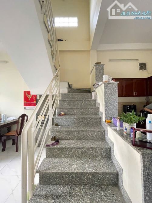 Nhà 2 tầng, hẻm xe hơi đường Võ Văn Hát Quận 9, giá 3,7 tỷ - 2