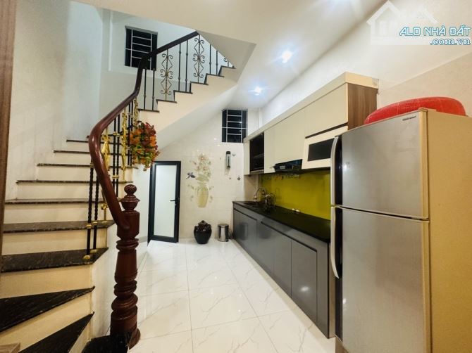 THANH AM 5 TẦNG -Ô TÔ ĐỖ CỔNG - VÀI BƯỚC CHÂN RA  MẶT PHỐ -GIÁ 5TỶ NHỈNH - 2