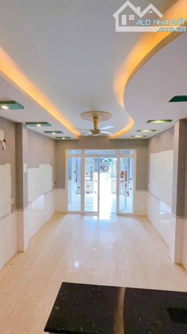 BÁN NHÀ 1 TRỆT 2 LẦU MẶT TlỀN TRẦN HOÀNG NA VỊ TRÍ ĐẸP ĐOẠN GẦN NGUYỄN VĂN CỪ - 2
