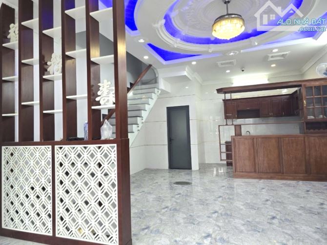 NHÀ 4 TẦNG MỚI ĐẸP LUNG LINH - HỒ VĂN LONG -NGANG 5.6M - HẺM 8M CÓ VỈA HÈ -  NHỈNH 6 TỶ - 2
