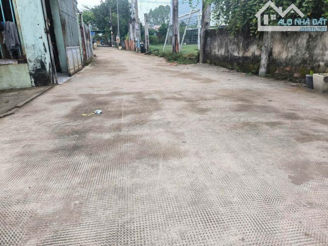 Bán đất 1 sẹc đường Lò Lu, Quận 9 giá 10,5 tỷ/281m2 (12mx23m) - 2