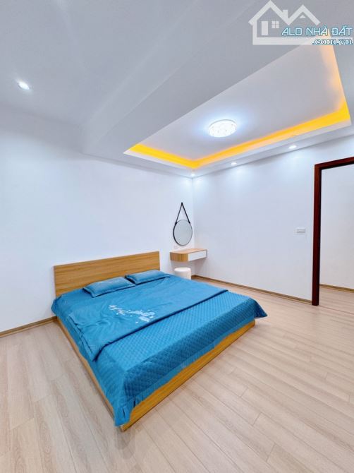 Tập thể 3 ngủ 2 vs đẹp như chung cư Tây Kết sử dụng 120m2 , ô tô đỗ chân cầu thang - 2