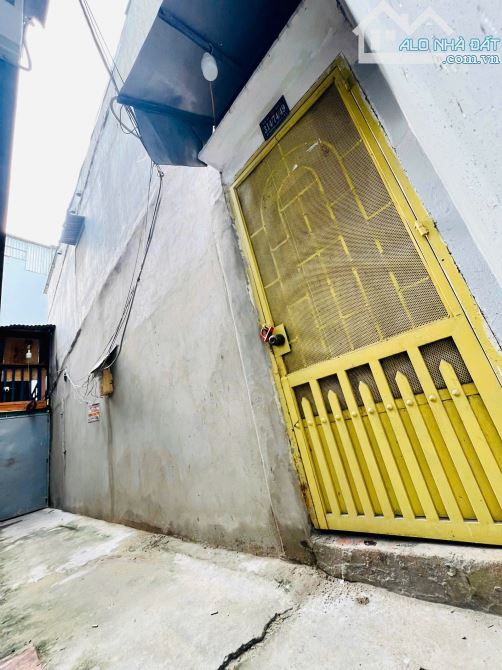 Nhà rẻ sổ hồng riêng hẻm 3 mét Âu Dương Lân quận 8 - 2