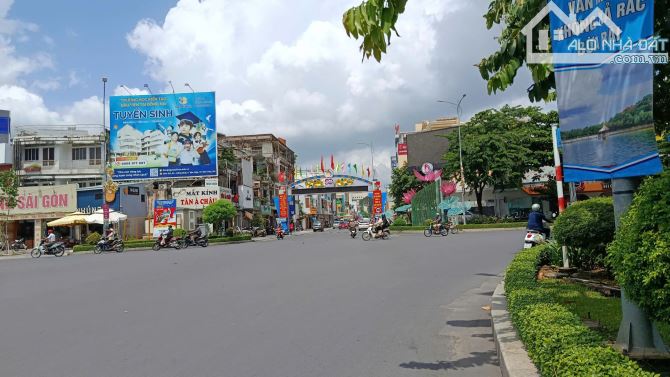 Bán nhà 1 trệt 1 lầu gần công viên Biên Hùng, Trung Dũng, Biên Hòa, 210m2, giá 8 tỷ 300. - 2