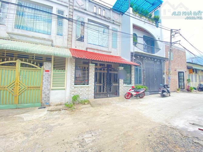 BÁN NHÀ THẠNH XUÂN QUẬN 12 - 2 TẦNG 3 PHÒNG 60M2 - ĐƯỜNG XE HƠI 8M - 4 Tỉ - GIÁP GÒ VẤP - 2