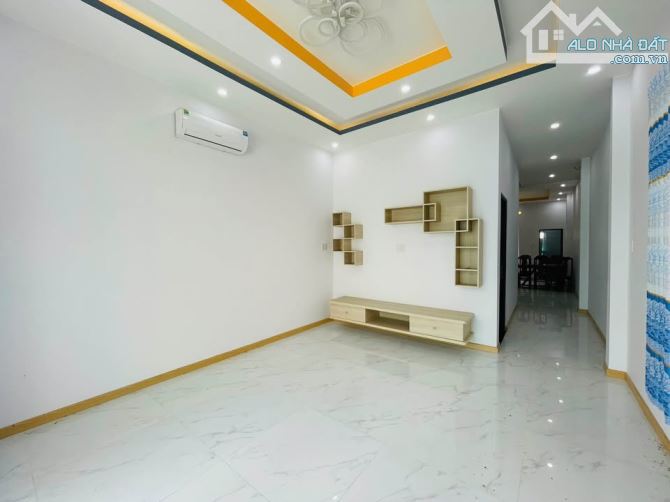Siêu phẩm ! nhà 1 trệt 1 lầu 100m2 - Sổ hồng riêng - ở P. Gia Lộc, TX Trảng Bàng giá 800tr - 2