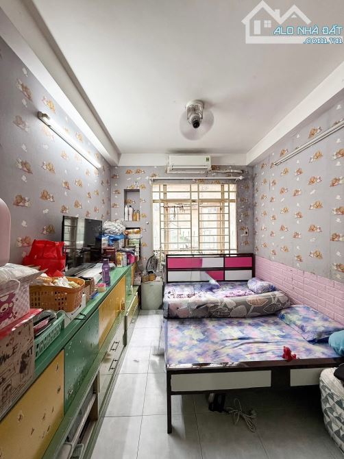 Bán nhà bùi viện quận 1- 5 tầng đúc- 3pn+3wc sân thượng- sổ hồng riêng hoàn công đủ-4 tỷ x - 2