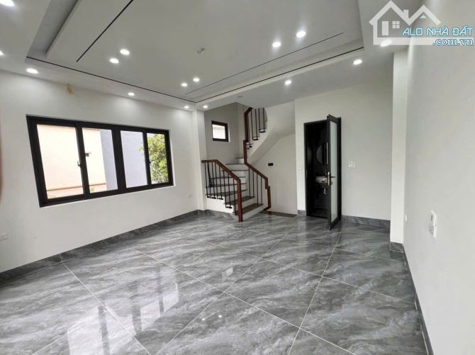 BÁN NHÀ LÔ GÓC THẠCH BÀN LONG BIÊN 6,2 TỶ 6 TẦNG 35m Ô TÔ KINH DOANH GẦN CẦU VĨNH TUY - 2