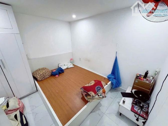 Nhà mê lửng đúc thông -  2 mk trước sau thoáng mát kiệt Lê Độ chỉ nhỉnh 3 tỷ - 2