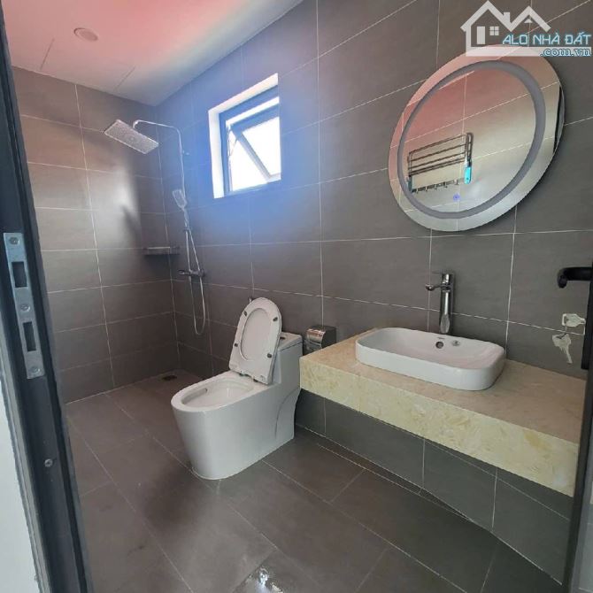Bán nhà 6 tầng Thang máy- Sài Đồng Long o to đỗ cửa 7,85tỉ - 2