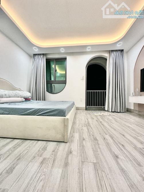 Bán căn nhà Dương Quảng Hàm 5 tầng có Gara oto 4PN - Nhà chủ xây kiên cố - 2