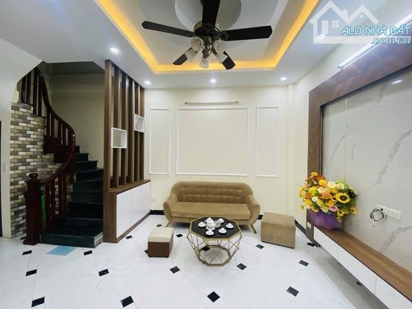 BÁN NHÀ BÁT KHỐI ,5 TẦNG .MỚI KÍNH KOONG. 5....TỶ - 2