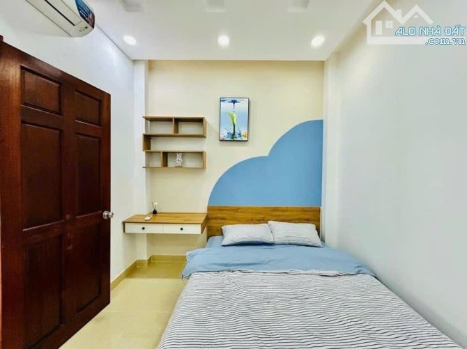 Đi nước ngoài định cư bán gấp nhà ở đường Nguyễn Văn Mai, phường Võ Thị Sáu, quận 3, giá 2 - 2