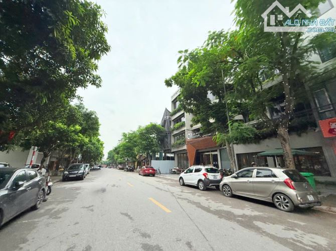 BÁN NHÀ PHỐ CỔ LINH LONG BIÊN DT RỘNG 90M2, MT 5M, GIÁ 26.45TỶ, KINH DOANH, VỈA HÈ. - 2