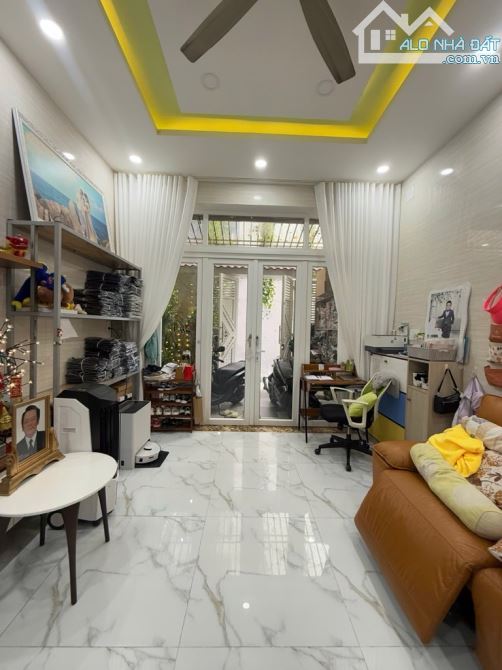 Nhà siêu phẩm Lạc Long Quân – Tân Bình – 3 tầng BTCT – Nở hậu nhẹ – 61m² – Chỉ nhỉnh 7 tỷ - 2