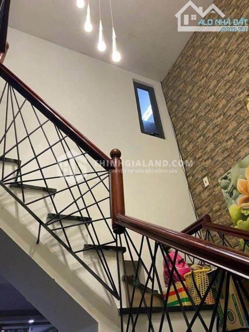CHỈ 7.3 TỶ SỞ HỮU NHÀ MẶT TIỀN 2 TẦNG KIÊN CỐ 102m2 CÓ SÂN RỘNG ĐỂ Ô TÔ. GẦN CHỢ, BẾN XE. - 2