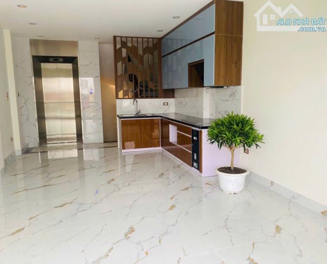 OTO đỗ cửa, Phan Đình Giót, La Khê, Hà Đông 61m x 5 tầng THANG MÁY 12,8 tỷ - 2