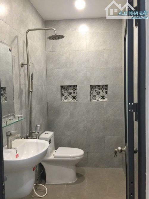 Ngộp ngân hàng bán gấp căn nhà ở Nguyễn Hữu Trí,Tân Bửu, Bến Lức 2 tỷ 5, sổ riêng - 2