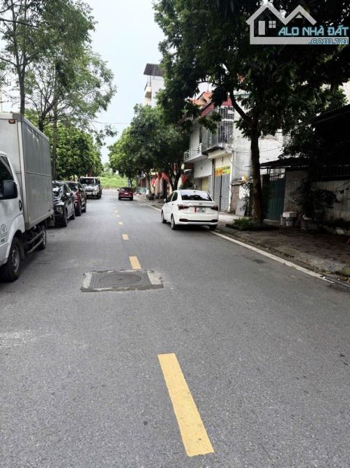 Bán đất Phúc Lợi diện tích rộng ô tô thông , hàng xóm với vinhomes - 2