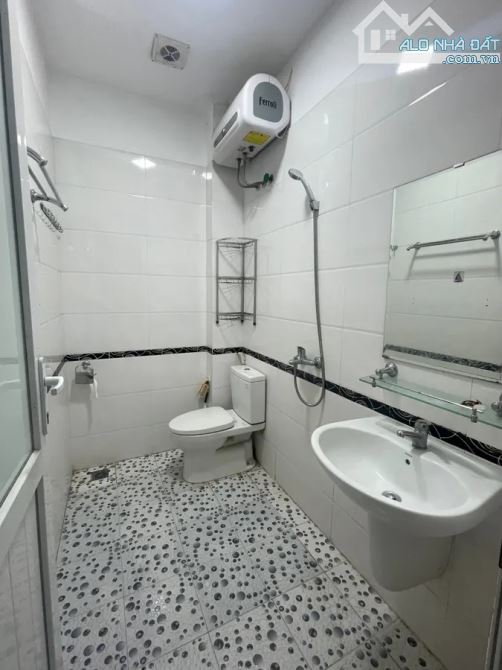BÁN GẤP PHÂN LÔ VIP CẦU GIẤY - MẶT NGÕ Ô TÔ THÔNG - KINH DOANH - 2 THOÁNG, 18,6 TỶ. - 2