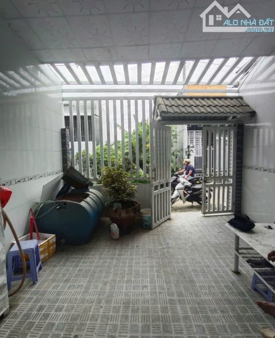 Có cái nhà nhỏ hẻm oto cần bán ở Tân Hiệp Hóc Môn dt 93,8m2 chỉ 800 TRIỆU Sổ hồng riêng - 2