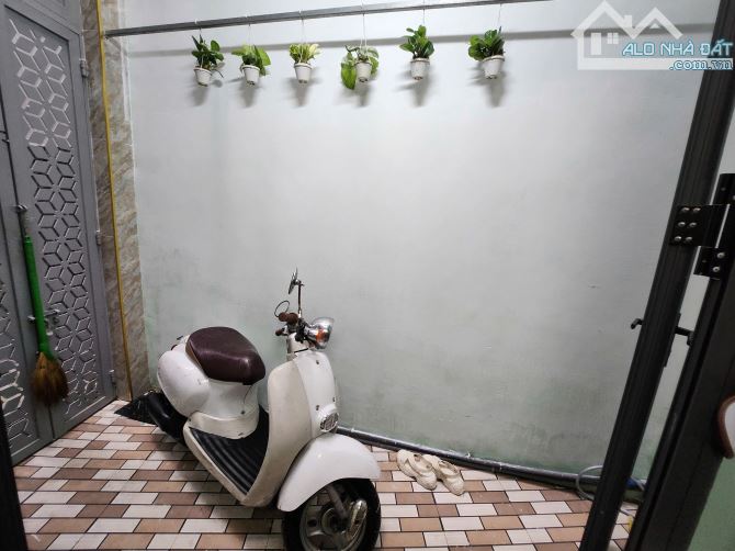 Nhà Cho Thuê Nguyên Căn Hẻm Vip Quận 1 - 2