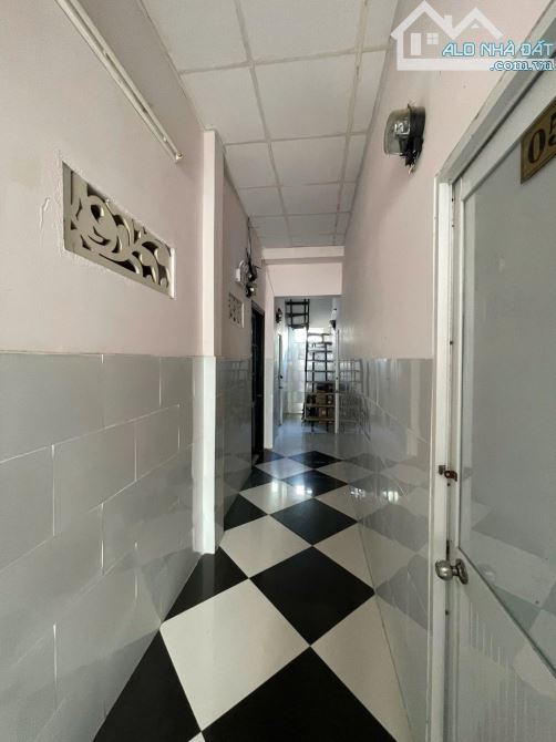 Chính chủ gởi bán Tòa Căn hộ 2,5 tầng với khuôn đất vuông vức 135 m2 ngang 9m5  ( tách đượ - 2